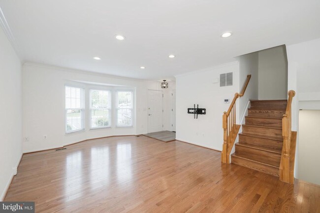 Foto del edificio - 5223 Dunstable Ln