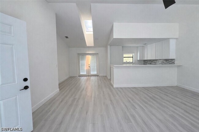Foto del edificio - 3767 Golden Gate Blvd E