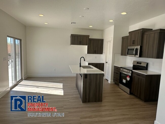 Foto del edificio - Townhome in South Desert