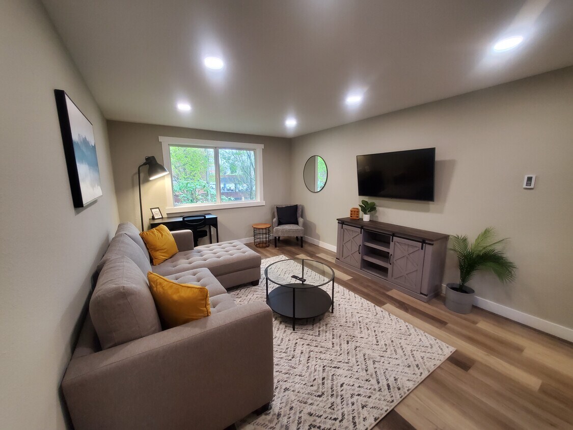 2629 Rucker Ave Unit 8, Everett, WA 98201 Condo for Rent in Everett