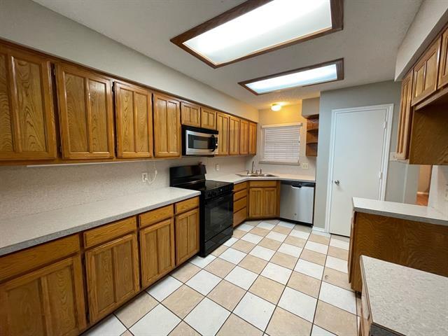 Foto del edificio - 6109 Kingswood Dr