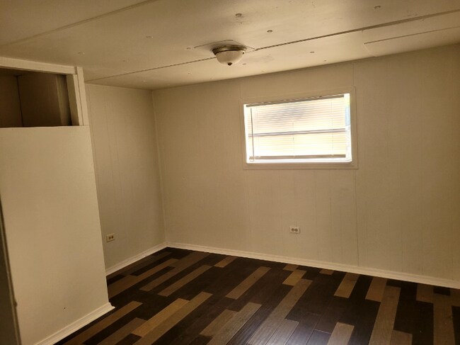 Foto del edificio - 205-437 Holt Ave