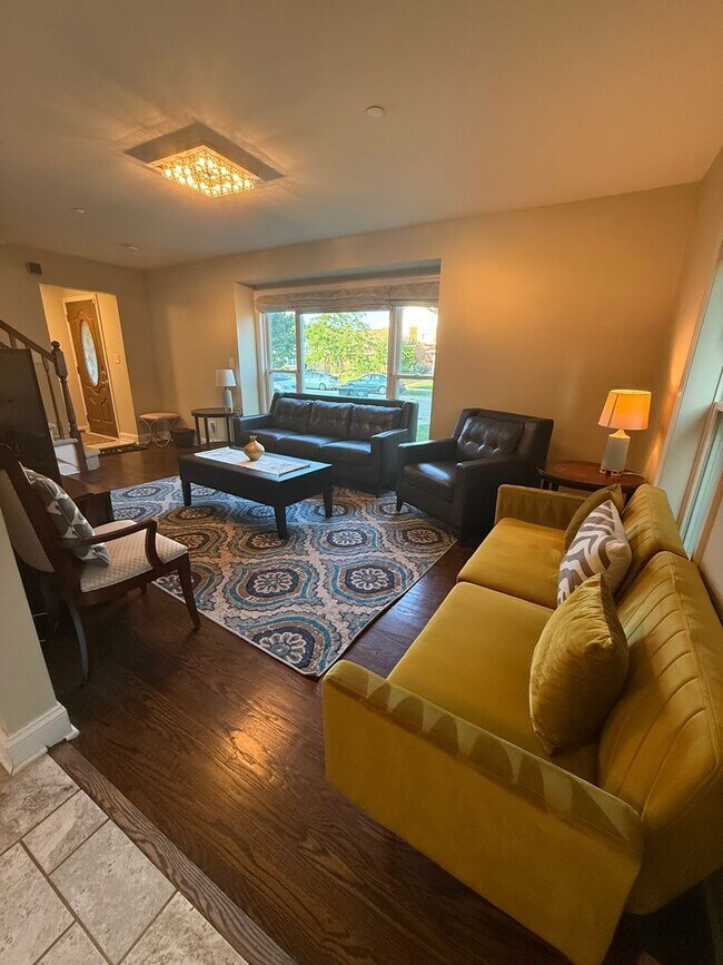 Building Photo - Beautiful Furnished 3BR/2BA Home in Prime Lincolnwood Location – Top-Rated Schools