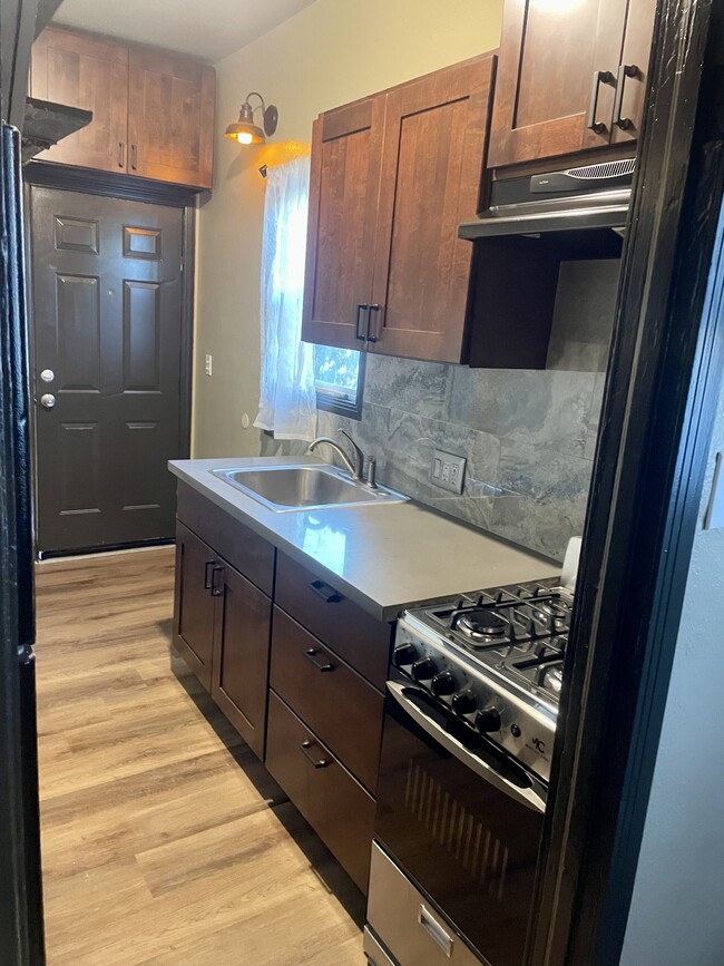 Foto del edificio - 1829 E 7th St