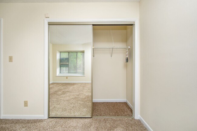 Building Photo - Cozy 2bd/2ba Townhome Nest in Watersedge
