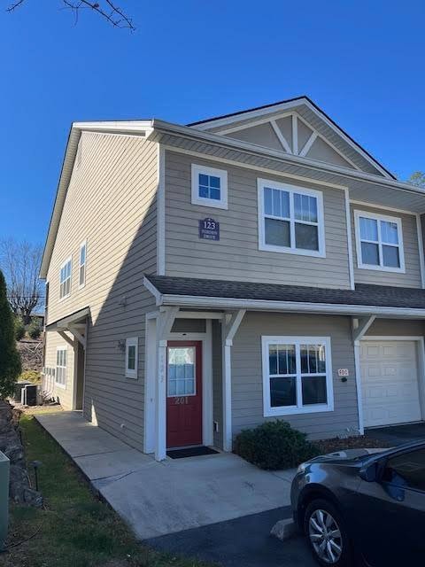 Building Photo - 123 Foxden Dr