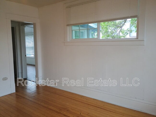 Building Photo - 1524 W Gardner Ave