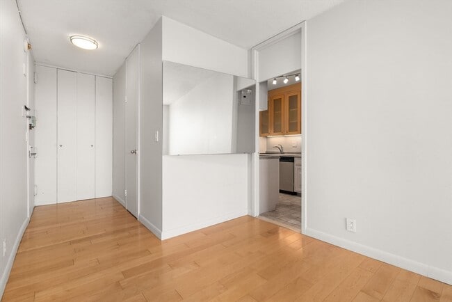 Building Photo - 85 E India Row