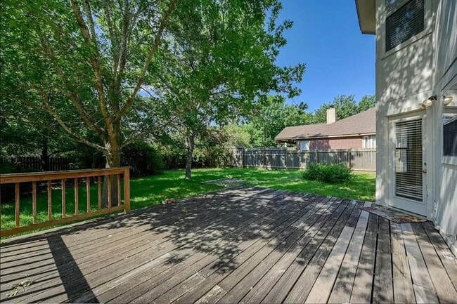 Building Photo - 2008 Heather Dr