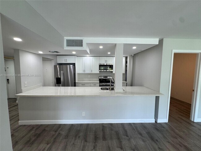 Foto del edificio - 7081 Environ Blvd