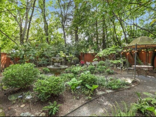 Building Photo - Charming 2BR Townhome in Portland