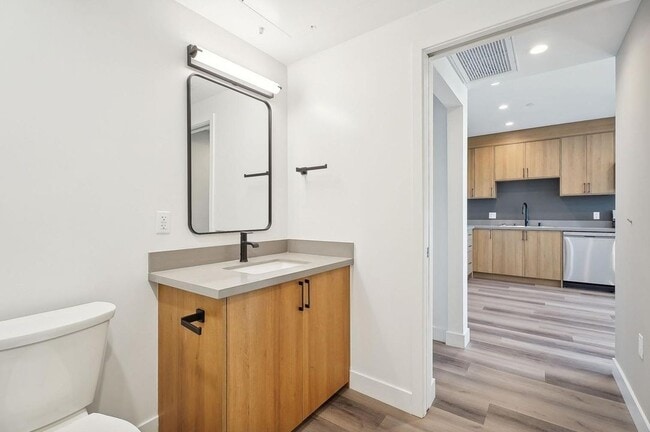 Building Photo - IM 21