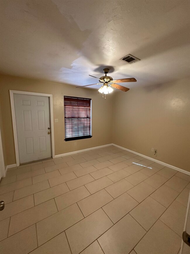 Building Photo - 1071 Ocala Rd