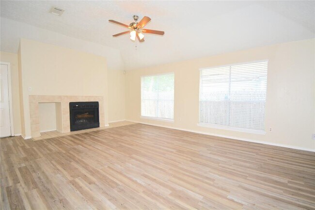 Foto del edificio - 2511 Barrington Pl Dr