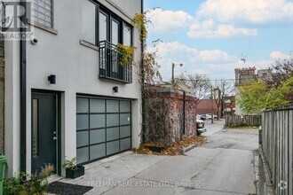 Building Photo - 1239 Bloor St W