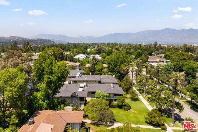 Building Photo - 945 S Orange Grove Blvd