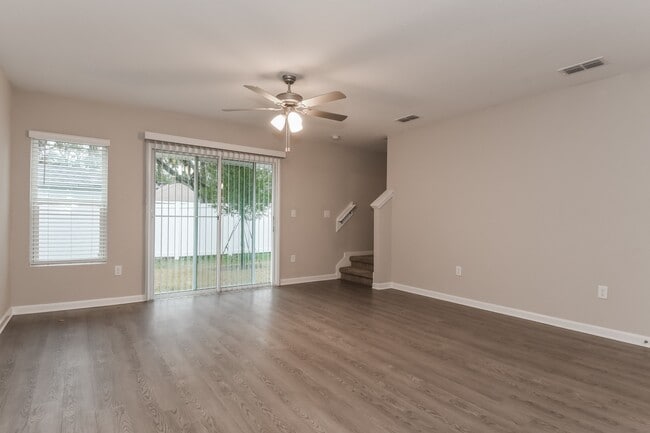 Foto del edificio - 12713 Camden Rd