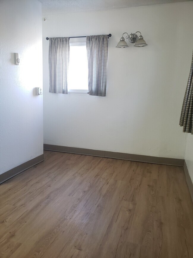 Foto del edificio - 1128 Hess Ave