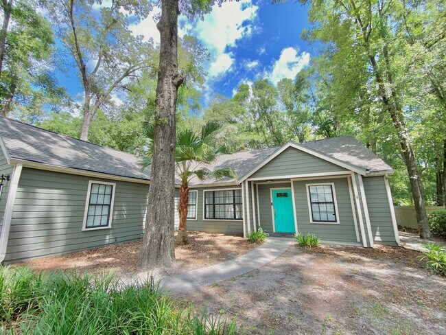 Foto del edificio - Charming 4BR Home in Haile Plantation with...