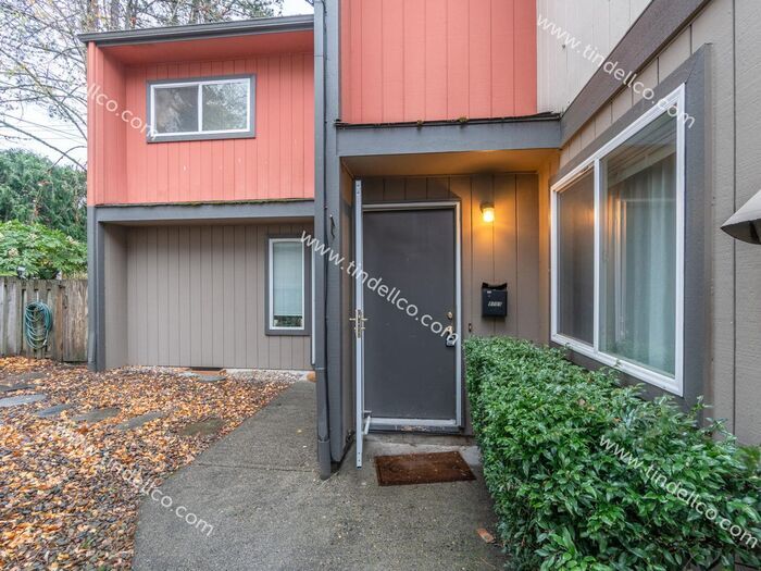 Primary Photo - Charming Townhouse Style Home in Multnomah...