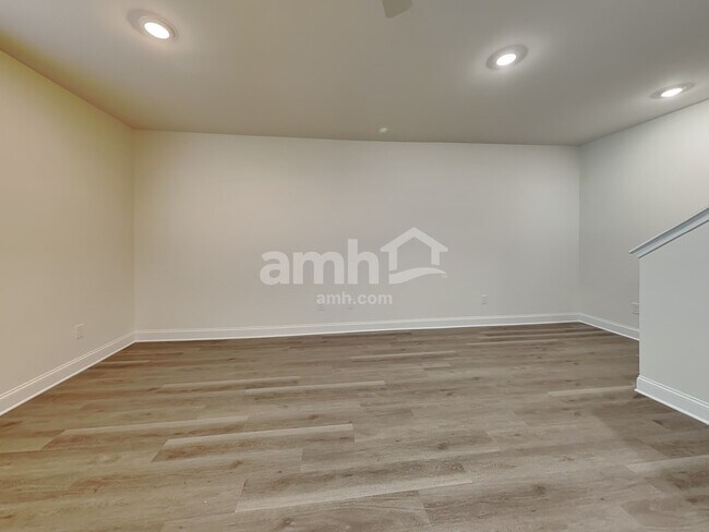 Building Photo - 890 Jubilation St