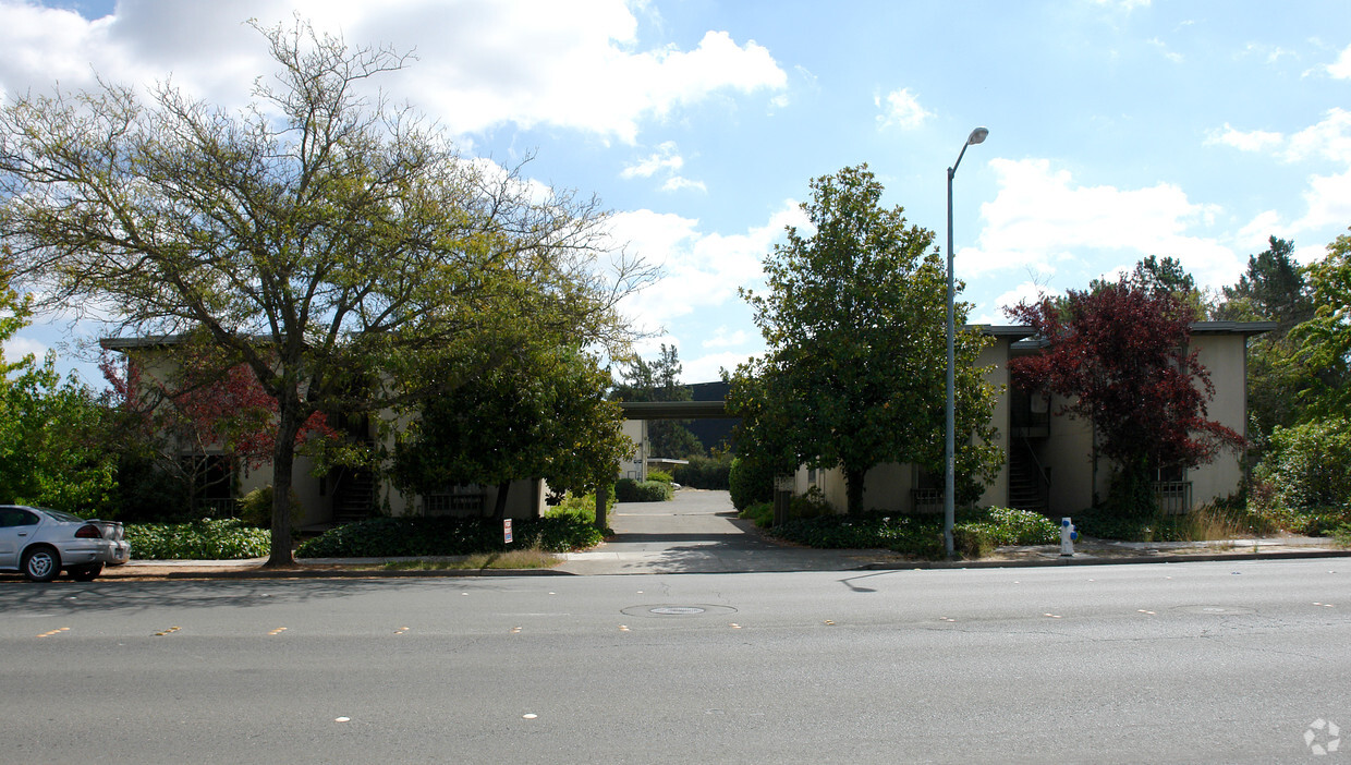 Building Photo - 6208 Montecito Blvd