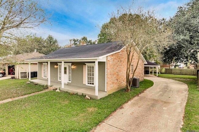 Foto del edificio - 15146 Cocodrie Ave