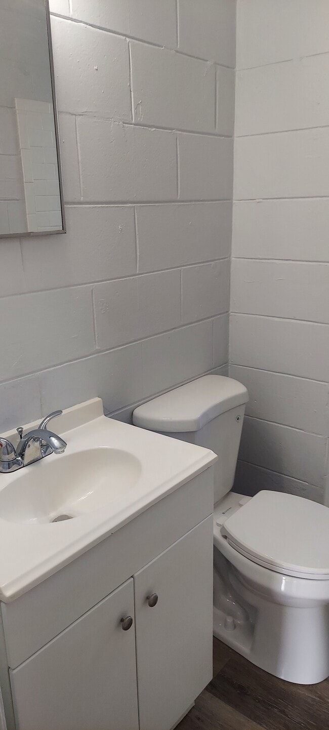 Foto del edificio - 2070 Avocado Ave