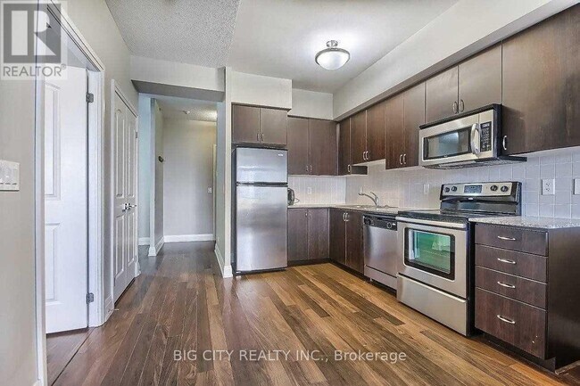 Building Photo - 1-401 De Boers Dr