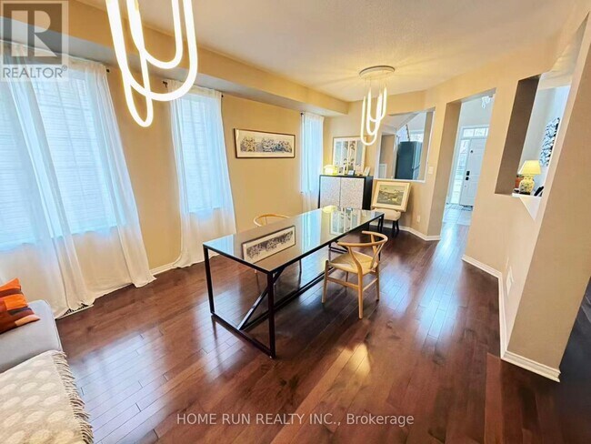 Building Photo - 531 Carina Crescent