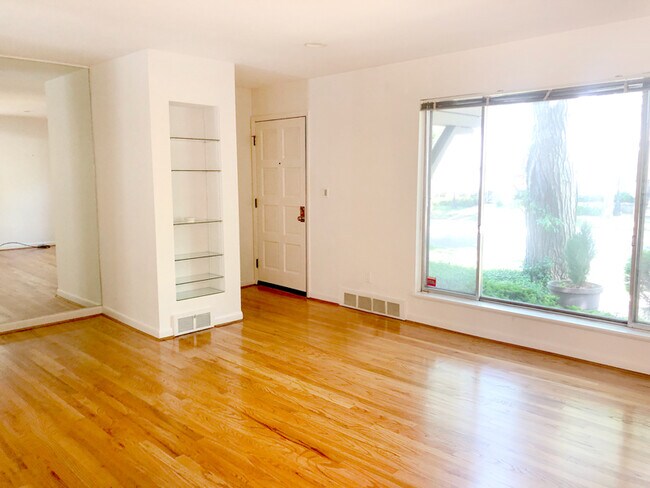 Foto del edificio - 381 W Brown St