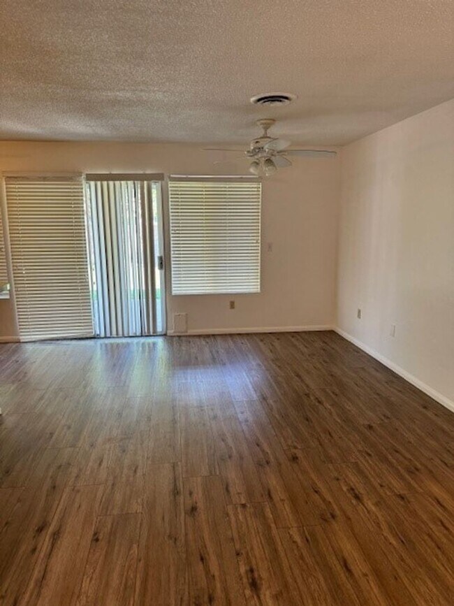 Foto del edificio - 3408 Kapral Way