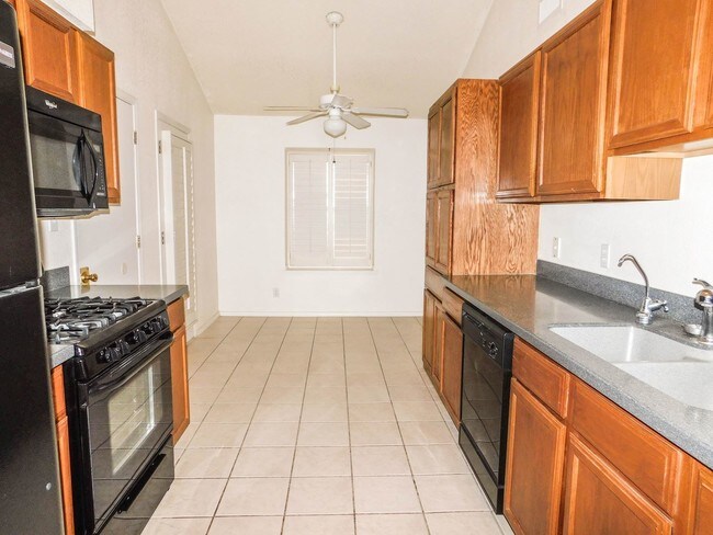 Foto del edificio - 3320 Broken Bow St