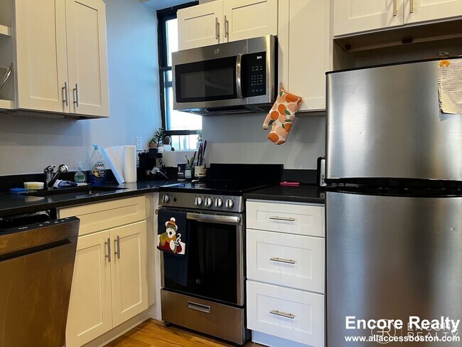 Foto del edificio - 822 Beacon St