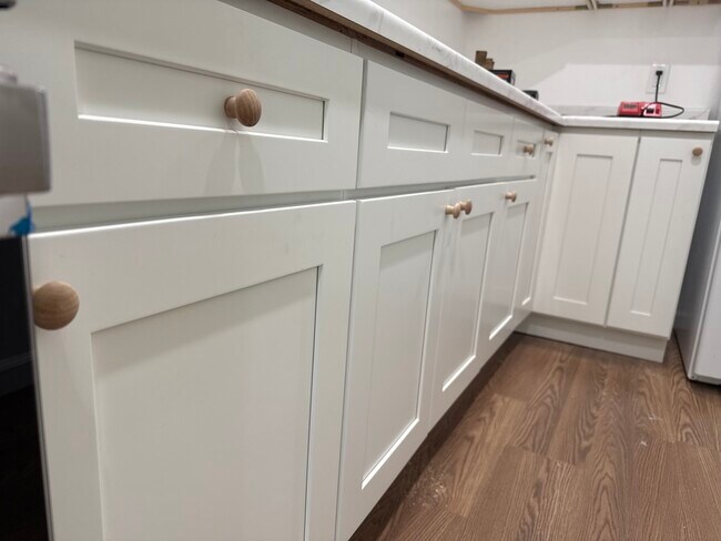 Foto del edificio - 762 1/2 N Ridgewood Pl