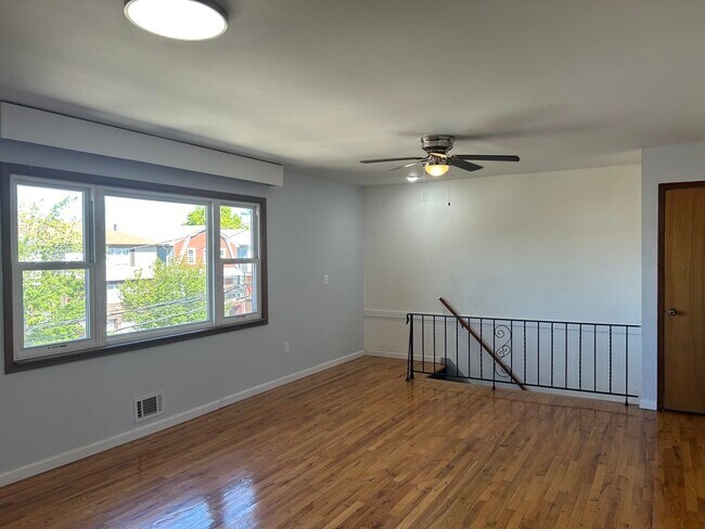 Building Photo - 56 Isabella Ave