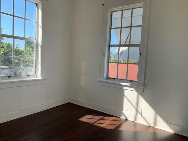Foto del edificio - 3364 SW 2nd St