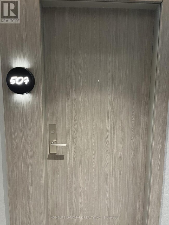 Building Photo - 161 Roehampton Ave