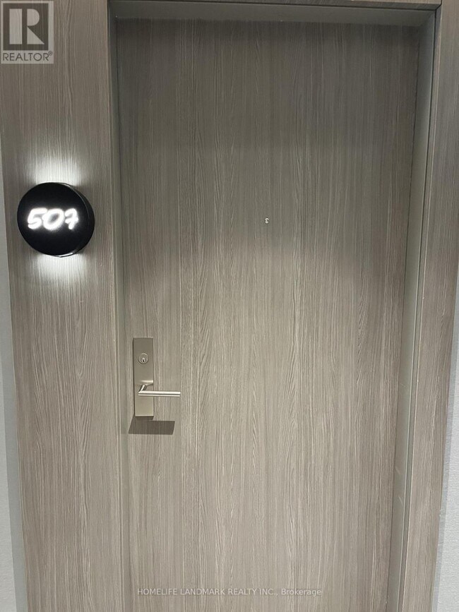 Photo du bâtiment - 161 Roehampton Ave