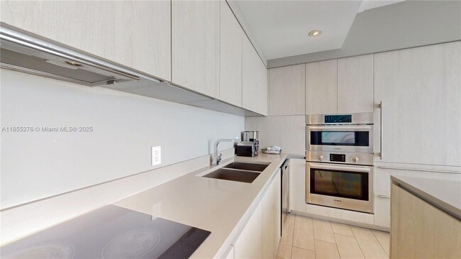 Building Photo - 4010 S Ocean Dr