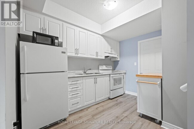 Building Photo - 51 Macaulay St