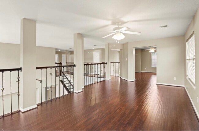 Foto del edificio - 10807 Oak Bayou Ln