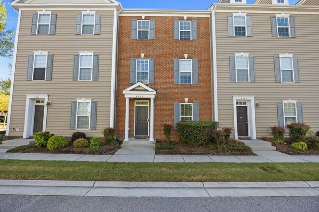 Beautiful Townhome for Rent in Virginia Beach With Free Internet! - Beautiful Townhome for Rent in Virginia Beach With Free Internet!
