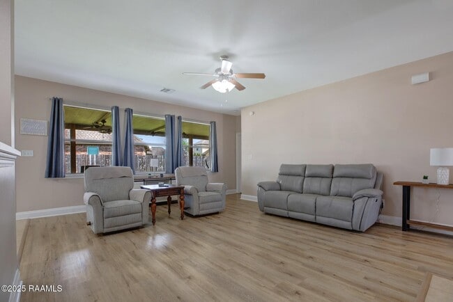 Foto del edificio - 103 Still Waters Rd