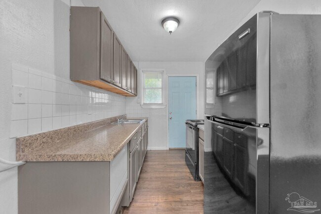 Building Photo - 2101 W Romana St