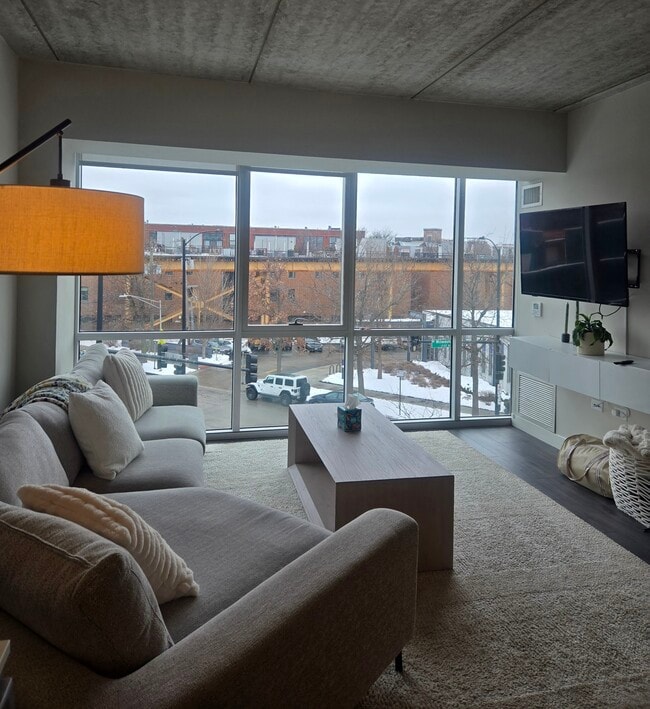 Building Photo - 1743 N Leavitt St