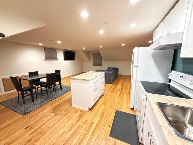 Foto del edificio - 1017 E Front St