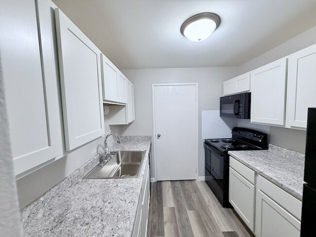 Building Photo - 2 Bedroom 1 Bathroom Remodel