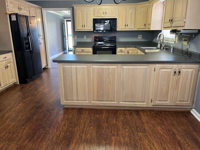 Foto del edificio - 2107 Parkplace St SE