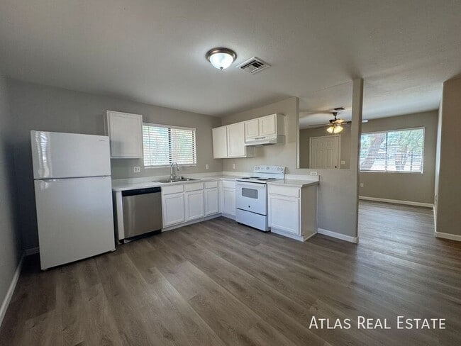 Photo - 506 N Iroquois Ave Apartment